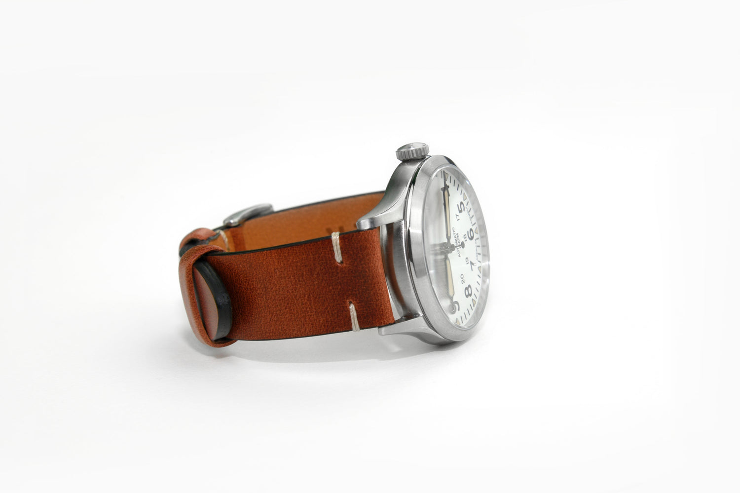 What is the difference between the lined and unlined leather straps?